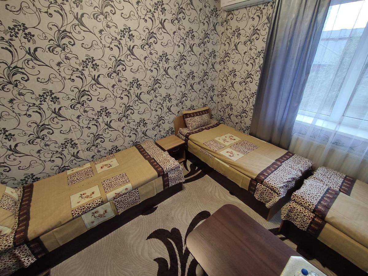 ホテルKaravan Bila Krynytsya  エクステリア 写真