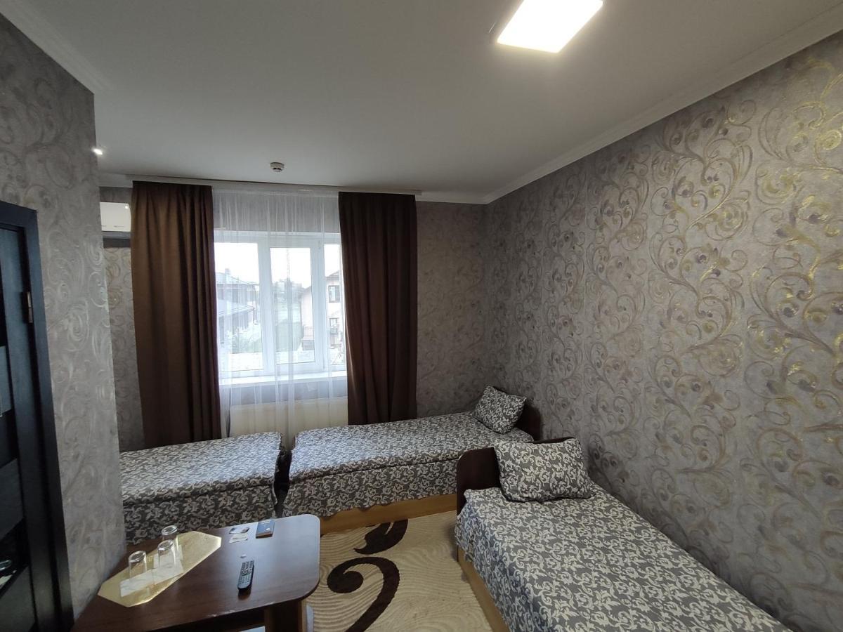 ホテルKaravan Bila Krynytsya  エクステリア 写真