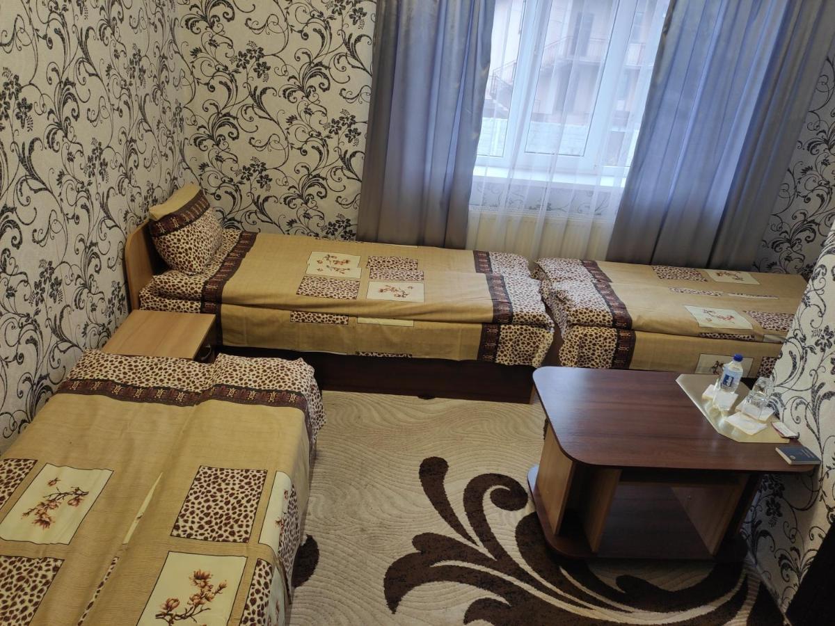 ホテルKaravan Bila Krynytsya  エクステリア 写真