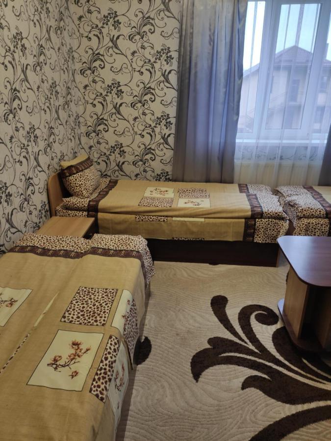 ホテルKaravan Bila Krynytsya  エクステリア 写真