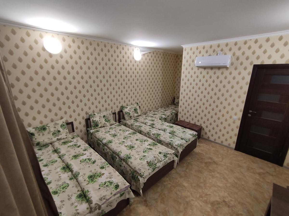 ホテルKaravan Bila Krynytsya  エクステリア 写真