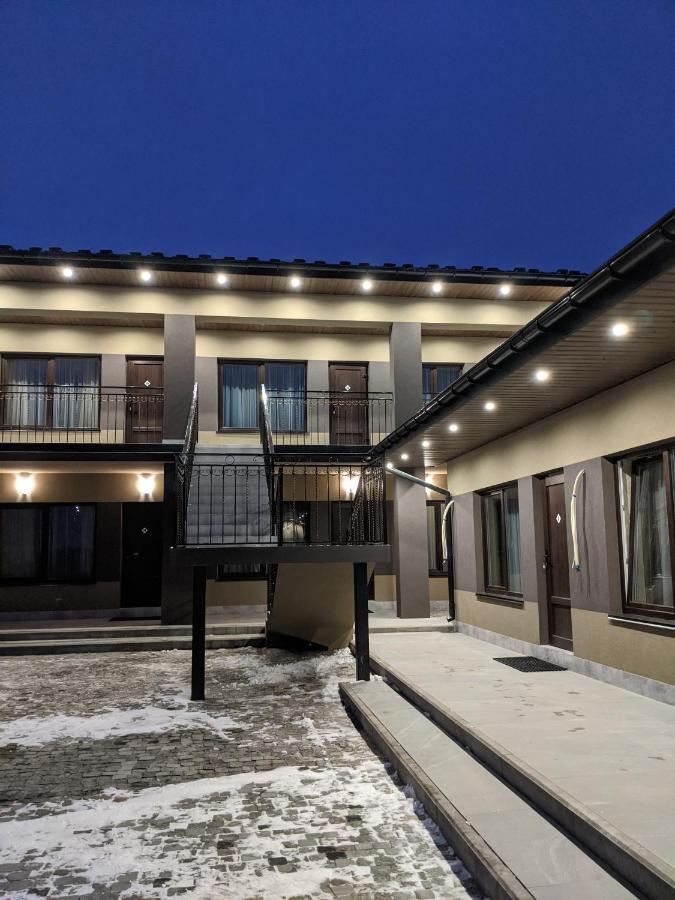 ホテルKaravan Bila Krynytsya  エクステリア 写真