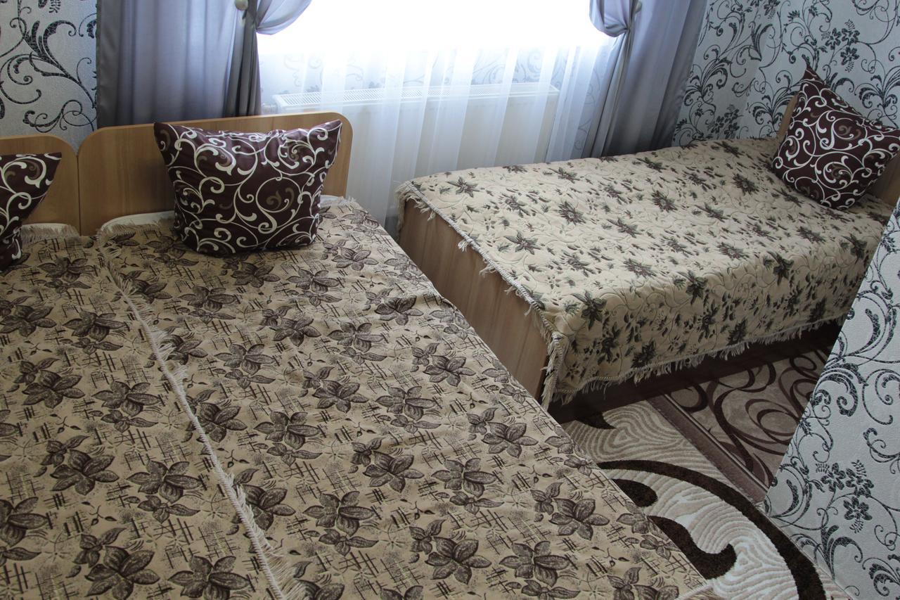 ホテルKaravan Bila Krynytsya  エクステリア 写真
