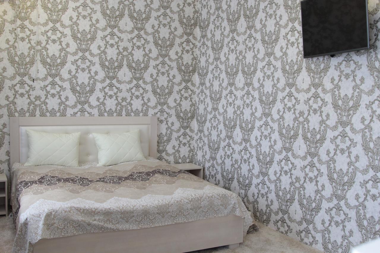 ホテルKaravan Bila Krynytsya  エクステリア 写真