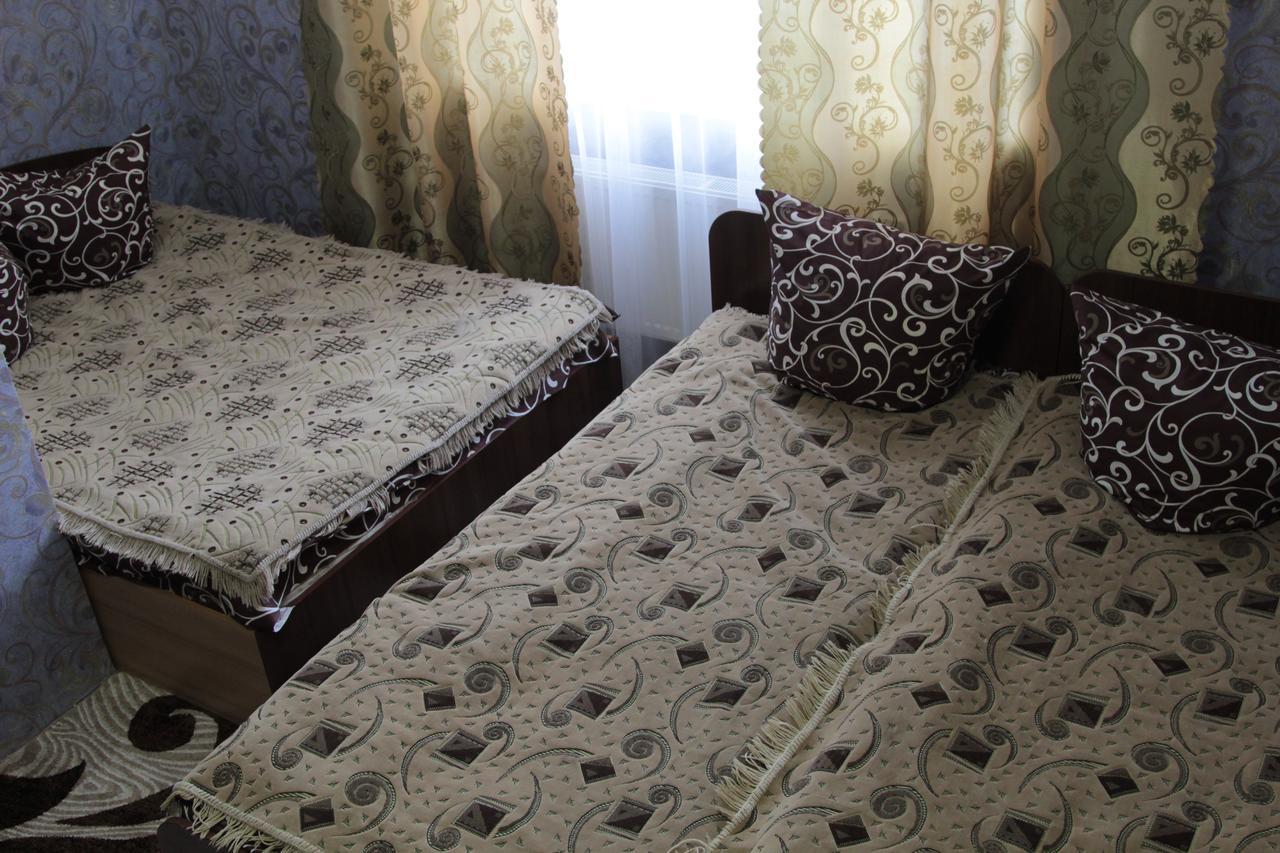 ホテルKaravan Bila Krynytsya  エクステリア 写真