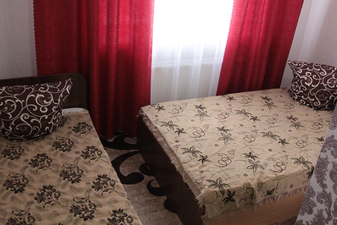 ホテルKaravan Bila Krynytsya  エクステリア 写真