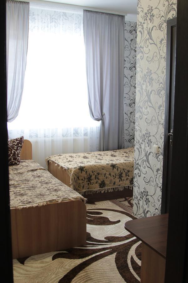 ホテルKaravan Bila Krynytsya  エクステリア 写真