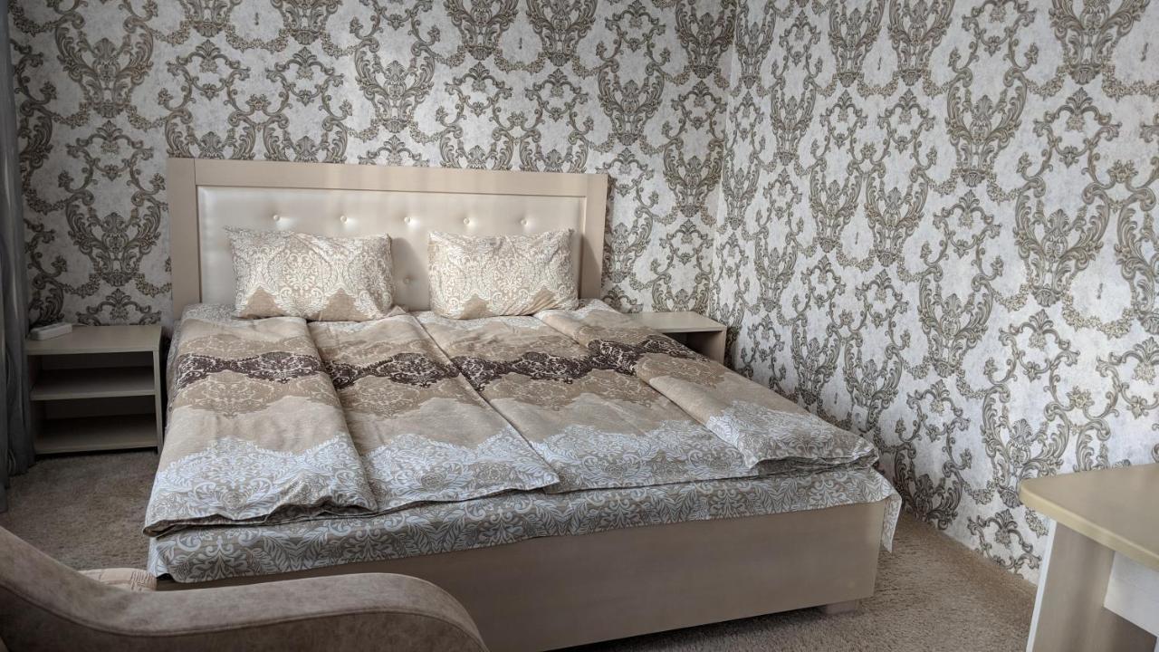 ホテルKaravan Bila Krynytsya  エクステリア 写真