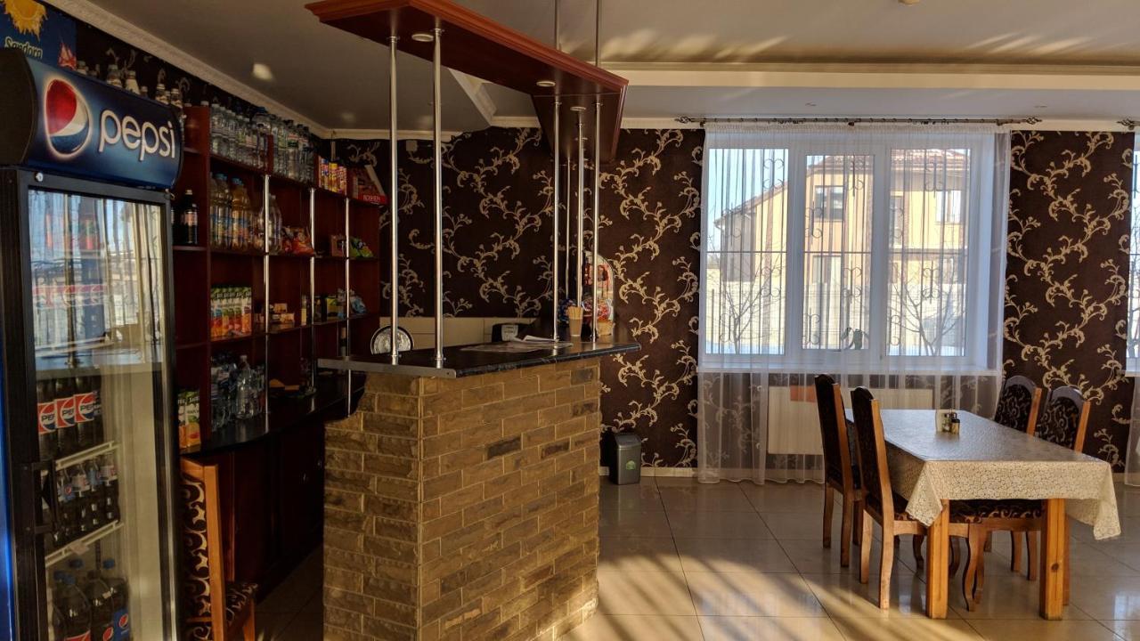 ホテルKaravan Bila Krynytsya  エクステリア 写真
