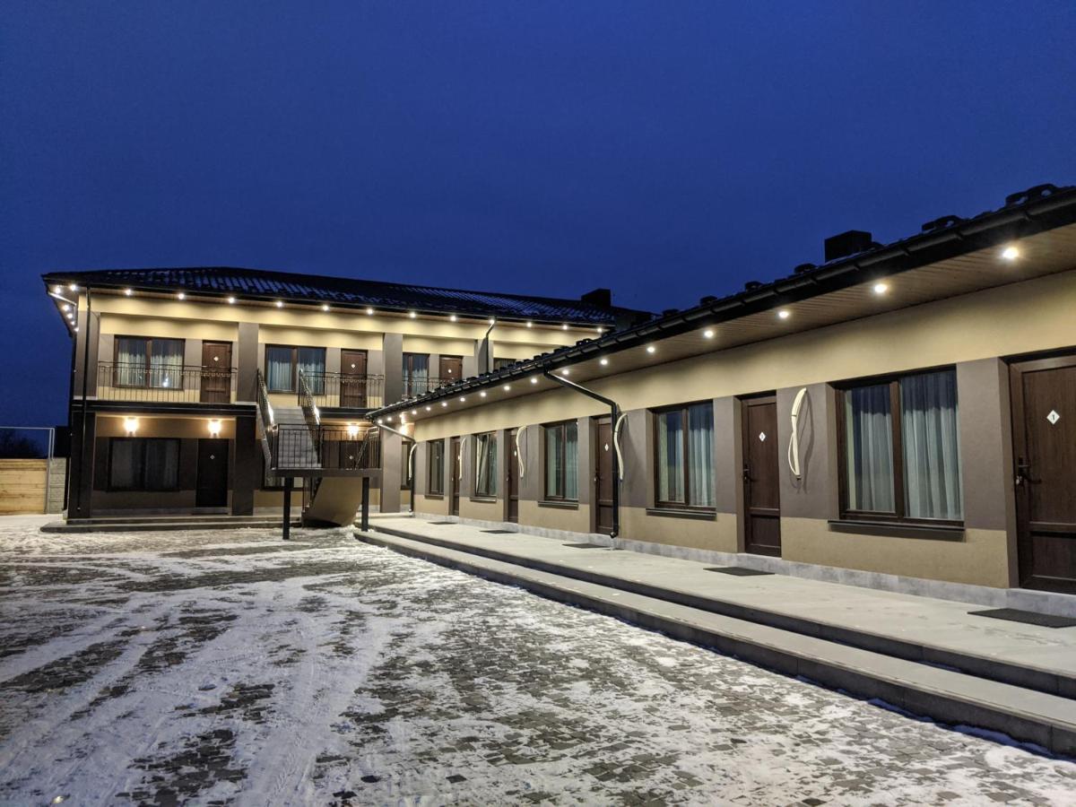 ホテルKaravan Bila Krynytsya  エクステリア 写真