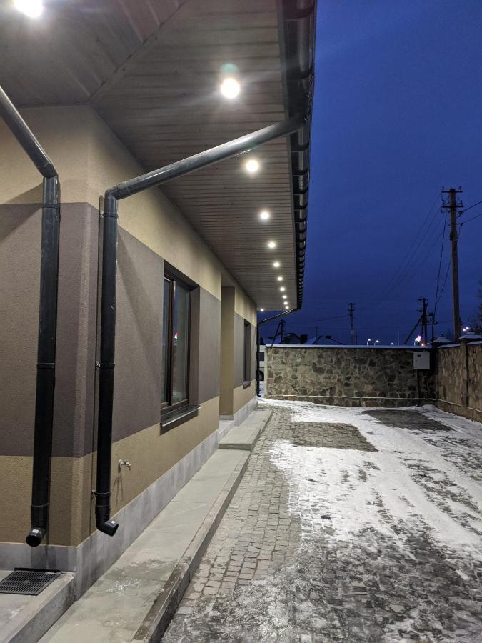 ホテルKaravan Bila Krynytsya  エクステリア 写真