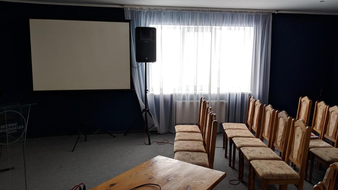 ホテルKaravan Bila Krynytsya  エクステリア 写真