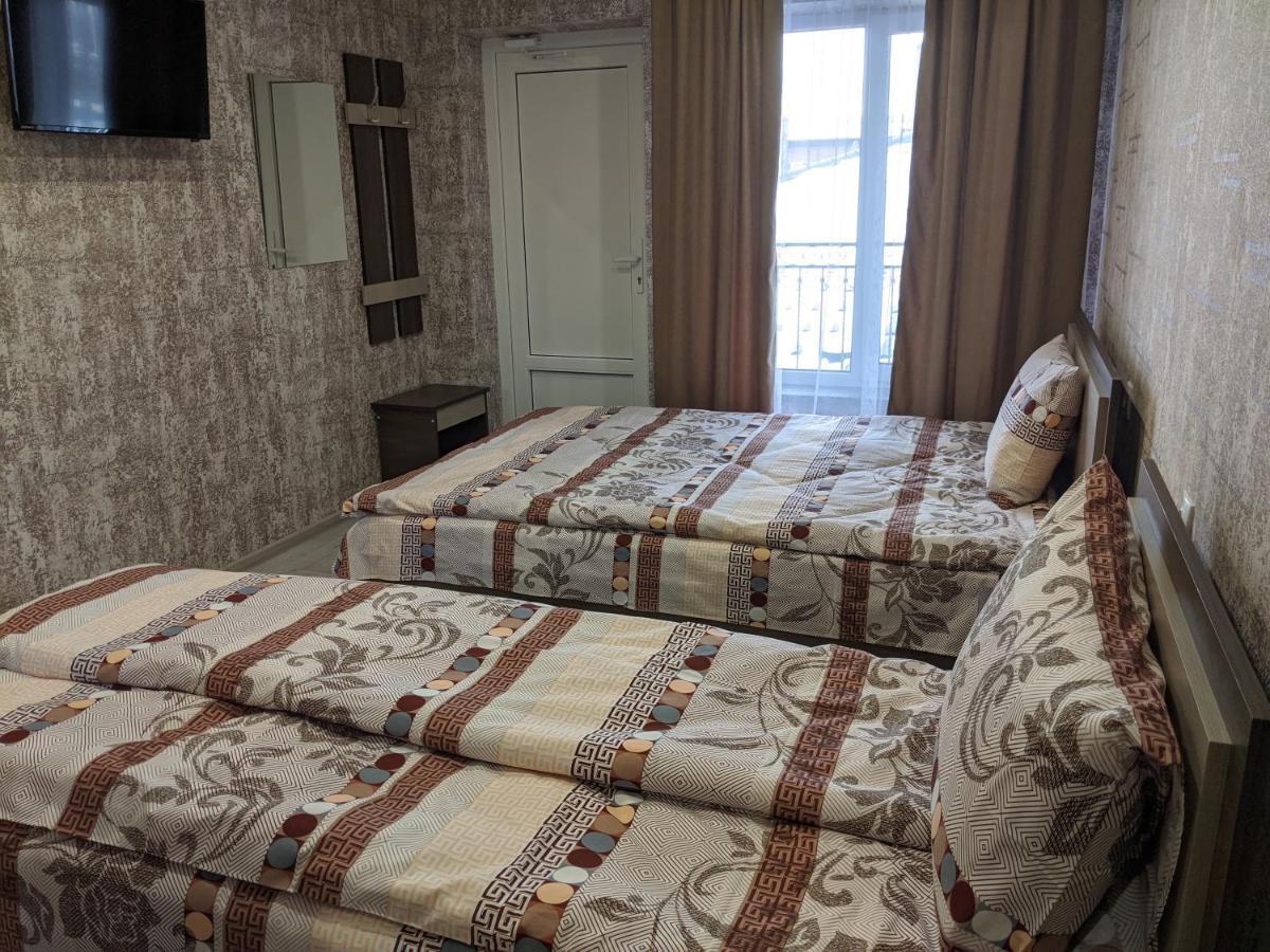 ホテルKaravan Bila Krynytsya  エクステリア 写真